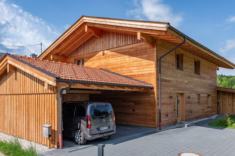Einfamilienhaus Carport Lärchenholz