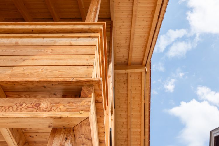 Einfamilienhaus Balkon Lärchenholz