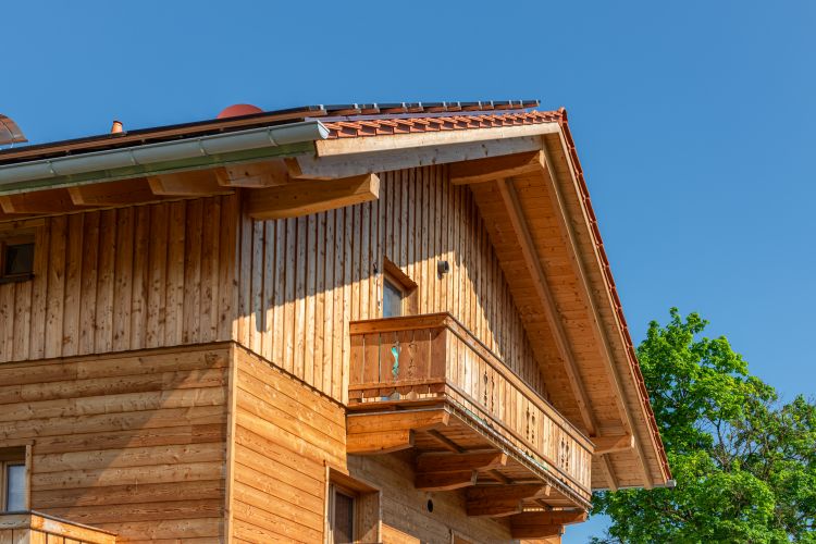 Deckleistenschalung Balkon Lärche