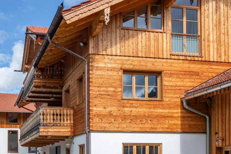 Geschäftshaus  Einblasdämmung Pfettenbretter