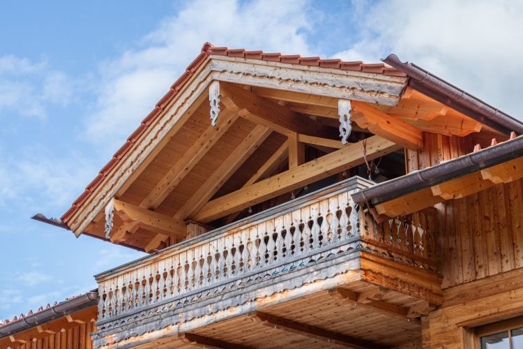 Geschäftshaus Balkon Lärche gebürstet