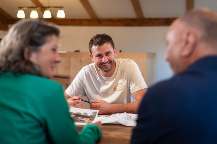 Besprechung Klaus Hilgenrainer