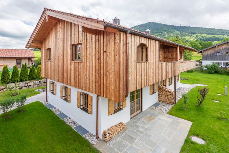 Doppelhaus Deckleistenschalung