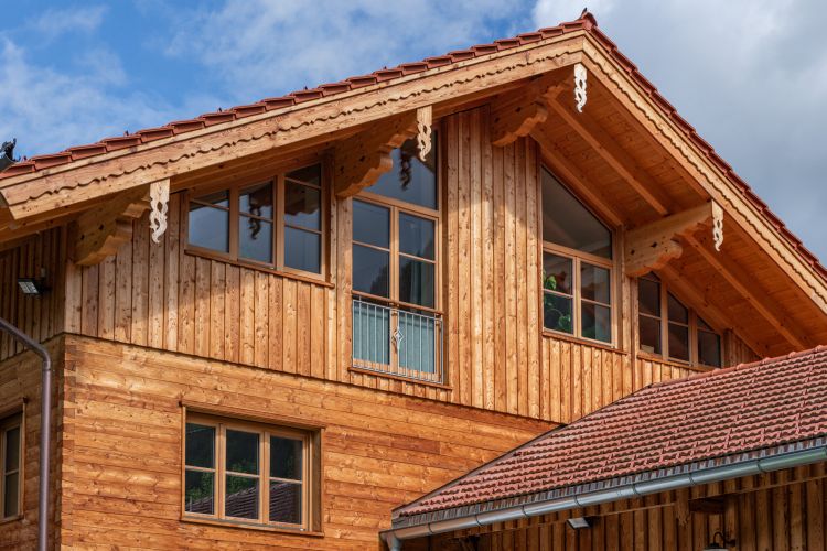 Geschäftshaus Holzbauarbeiten Dachstuhl